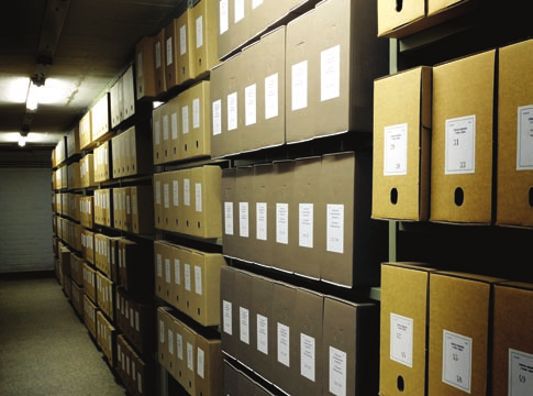 Partner van archiefvormers Zo stelt het Rijksarchief praktische richtlijnen op over de verschillende aspecten van het archiefbeheer.