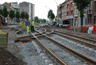 Vlot gespoord De nieuwe tramsporen zijn volop in gebruik. Dit betekende enkele nachten doorwerken om te zorgen dat de tram verder kon blijven rijden.