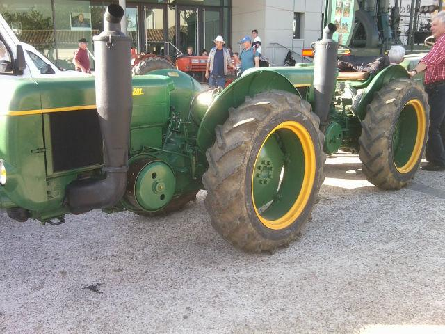 Om aan de vraag van de kleine boeren te voldoen wordt aan de onderkant van de markt werd in 1953 vanuit Vierzon de 201 aan de serie toevoegt.