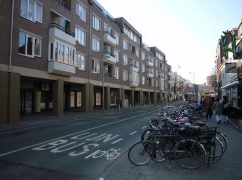 9.3.1 Oostflank en Karnemelkstraat/Houtmarkt/Oude Vest De Oostflank betreft de Vlaszak, Oude vest, Keizerstraat en Vierwindenstraat.