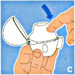 Inhalator met capsule Bij de inhalator met capsule bevindt zich de dosering medicatie in de capsule in poedervorm.