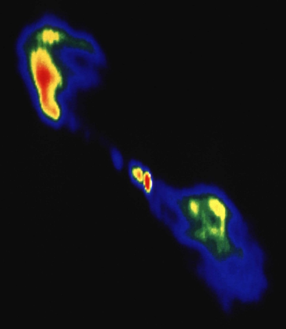 CENTAURUS A Centrale deel van linker plaatje Optisch beeld (ESO) Radio straling van