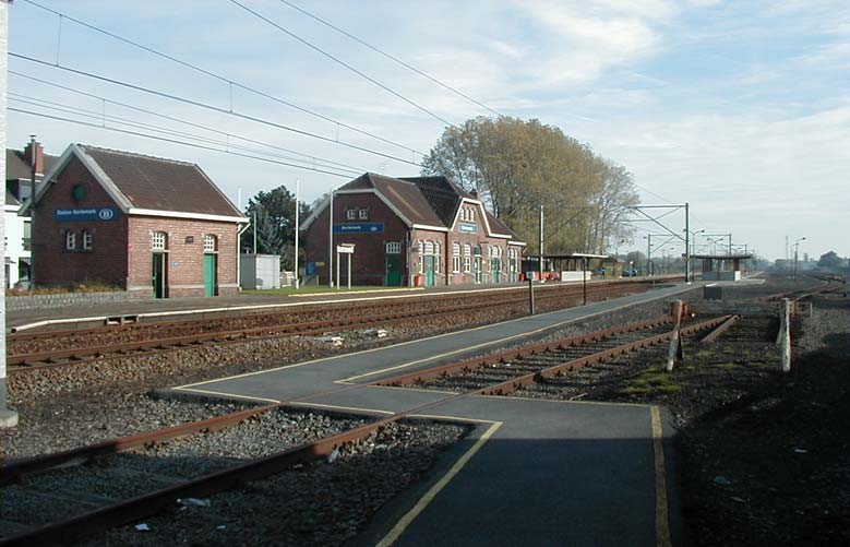 Geschiedenis Spoorlijn 69 Kortrijk Poperinge is aangelegd tussen 1853 en 1854 Baanvak Ieper Hazebrouck tijdens Eerste Wereldoorlog op 2 sporen gebracht voor militaire treinen, nadien opnieuw