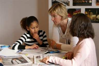 Leraar Impulsen Leerling/ klasgroep Hoe verbind ik levensbeschouwelijke knooppunten, terreindoelen en uitdagende impulsen? Streef ik naar een narratieve en hermeneutischcommunicatieve aanpak?