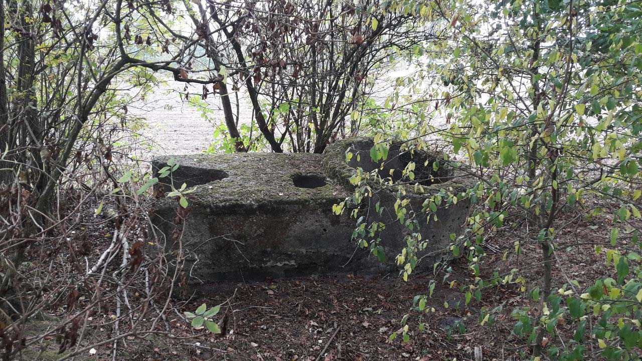 Figuur 3 Een betonnen opstelling van de Westfalenwall noordoostelijk van Gronau Figuur 4 Na de oorlog zijn de tankgrachten en loopgraven die door de vruchtbare akkers liepen snel