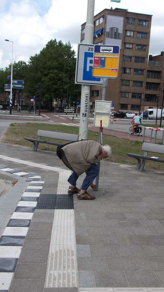 foto: nameten of bushalte voldoet aan de richtlijnen De VGR adviseerde Stadsontwikkeling rondom de inrichting van de perrons van de Hoekselijn: de nieuwe metroverbinding tussen Schiedam en Hoek van