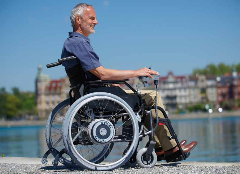 De lichte en discrete elektrische rolstoel