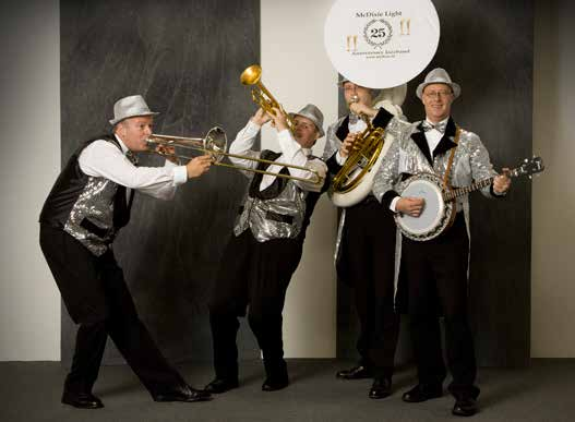 De Anniversary Jazzband zorgt voor een feestelijk tintje bij het zilveren jubileum van de LVVP. AUTO OF TREIN NH Hotel Sparrenhorst is gelegen aan de Eperweg 46, 8072 DB Nunspeet.
