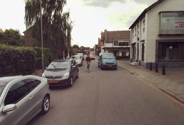 3. Prins Bisdomstraat Kerkstraat De Prins Bisdomstraat en de Kerkstraat liggen in het centrum van Born. Beide wegen maken onderdeel uit van een 30km gebied en van een busroute.