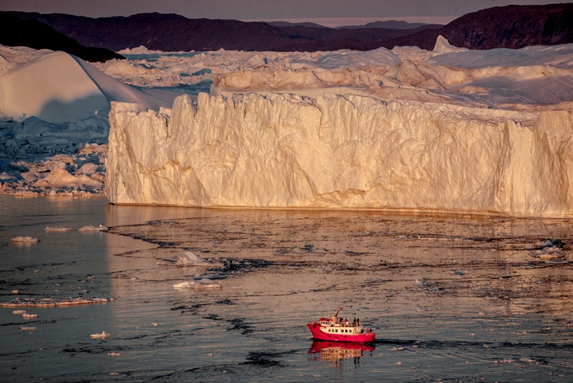ONTDEKKINGSTOCHT OP DISKO EILAND GROENLAND 5 DGN Ilulissat, Mads Pihl Disko Eiland is omgeven door de meest indrukwekkende ijsbergen van de Arctic! De reis begint in Ilulissat.