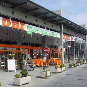 9 OBI Bouwmarktketen OBI heeft 37 filialen in Oostenrijk en behaalde in 2010 een omzet van 327.