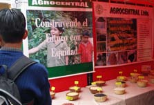 Op werkbezoek in Sucre (2004) hadden we een ontmoeting met een vereniging die de belangen van de kleine melkproducenten in de regio verdedigt.