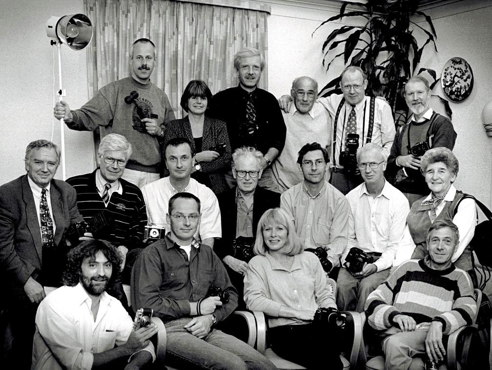 2000 2009 Leden van Iris gaan in februari 2000 op bezoek bij de studio van Hans van Ommeren. Hans demonstreerde de mogelijkheden van de nieuwe digitale fotografie en fotobewerking.