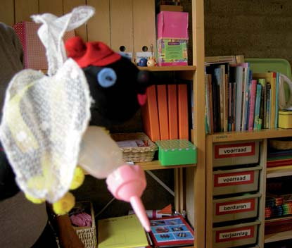 veilig leren lezen Thematip bij kern 1 Zoem, Zara en hun Zoemetjes Auteur: Josée Warnaar Bij het woordje sok maken de kinderen een sokpop Sokje.