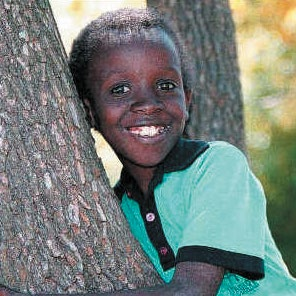 Nkosi Johnson De eerste Internationale Kindervredesprijs werd in 2005 postuum opgedragen aan Nkosi Johnson voor zijn inzet en toewijding om kinderen en moeders in Zuid-Afrika die met hiv geïnfecteerd