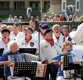 Inleiding 23% van de Nederlanders zingt. 1 Door het hele land verspreid zijn ruim 13.000 geregistreerde koren. 2 Meer dan 10% van de bevolking zingt in een koor.