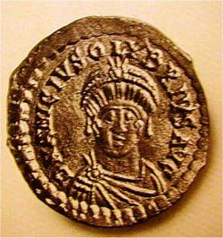 een gouden semissis van Keizer Anthemis. Procopius (?) Anthemius (ca. 420-11 juli 472) was West-Romeins keizer van 12 april 467 tot 11 juli 472.