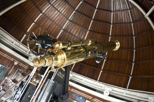 Sterrenwacht We bezoeken een telescoop uit 1880, bij helder weer kunnen we de sterren zien. Ook nemen we een kijkje in het weerstation.