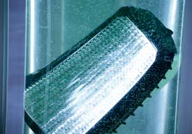 HOGEDRUKREINIGERTEST In een testinstallatie worden de werklampen met een waterdruk van maximaal 100 bar en een watertemperatuur van +80 graden Celsius getest.