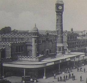 Reeds in 1899 heeft men beslist Gent- St Pieters station te bouwen. Het duurde tot 1905 eer de plannen wat concreet werden. Het St Pietersstation werd gebouwd tussen eind 1909 en 1912.