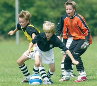 O/8 - O/9 Training/coaching SAMENVATTING 1. Beleving staat centraal 2. Herkenbare vormen 3. Voetbalechte vormen 4. Veel herhalingen 5.