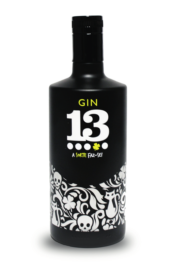 Gin 13 Oorsprong: Ook uit het huis van Sharish uit Portugal komt deze nieuwste creatie. Een citrusgin met 13 botanicals. Het doel was een high end gin te creëeren aan een super prijs.