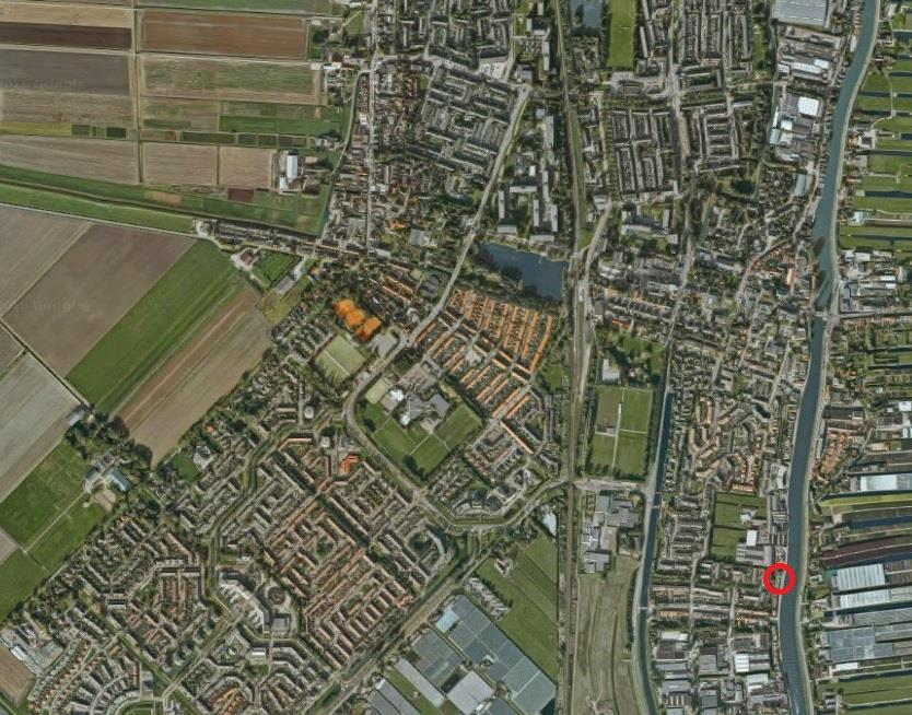 1 Achtergrond 1.1 Aanleiding en doel In de nieuwbouwwijk Alblas in Waddinxveen ligt een stuk terrein van 15 m2, dat vanwege een omissie niet de juiste bestemming heeft.