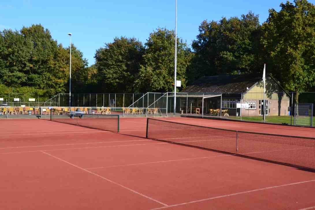 De najaarscompetitie zit er bijna op en de wintercompetitie staat alweer voor de deur. Dus weer volop tennissen de aankomende periode.