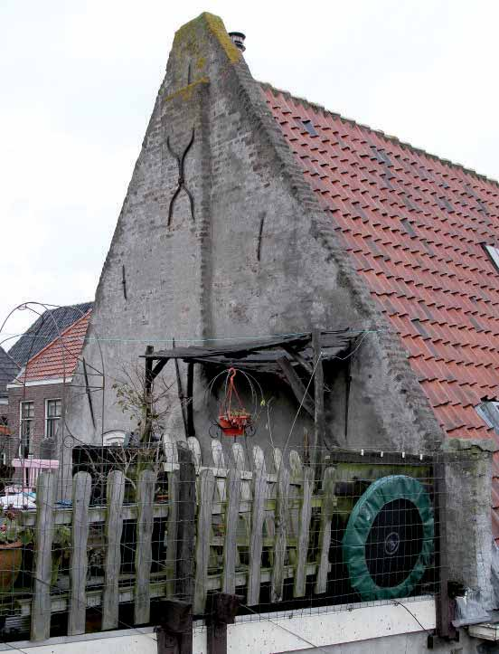 Vloeddijk 60; Dit forse pand uit de late 15de eeuw, was ooit als ziekenzaal verbonden aan het toenmalige Agnietenklooster.