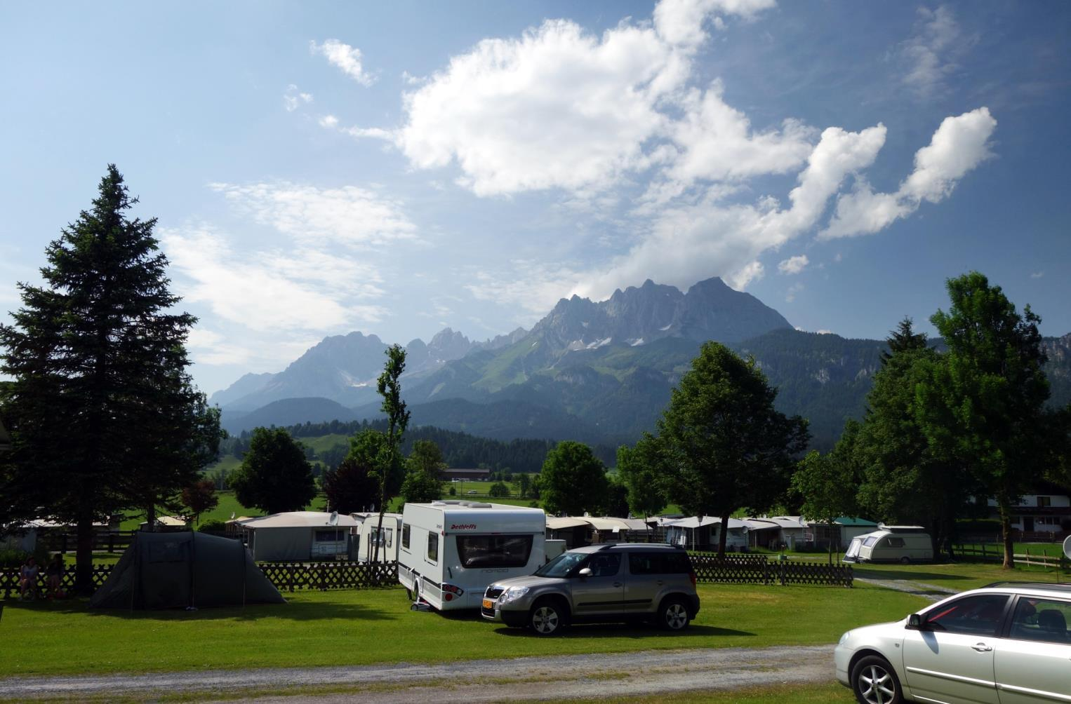 Zaterdag 13 juni Laudenbach - Weiberndorf bij Sankt Johann in Tirol 400 km We hebben prachtige dagen gehad in Laudenbach (zie deel 1), maar het is tijd om te vertrekken.