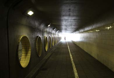 DE TUNNEL ALS OBJECT Keren we terug naar het niveau van de tunnel, is duidelijk zichtbaar dat de tand des tijds behoorlijk op