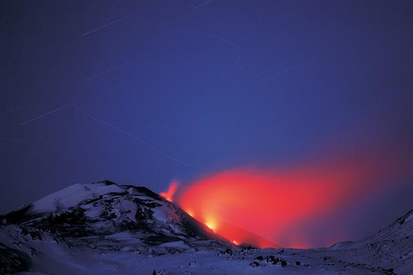 Þjórsárhraun lavaveld is het resultaat van de grootste lavastroom op aarde sinds de ijstijd. Urriðafossvegur, Iceland 63.9246142, -20.6721926 Ligt direct naast de snelweg 1. Mt.