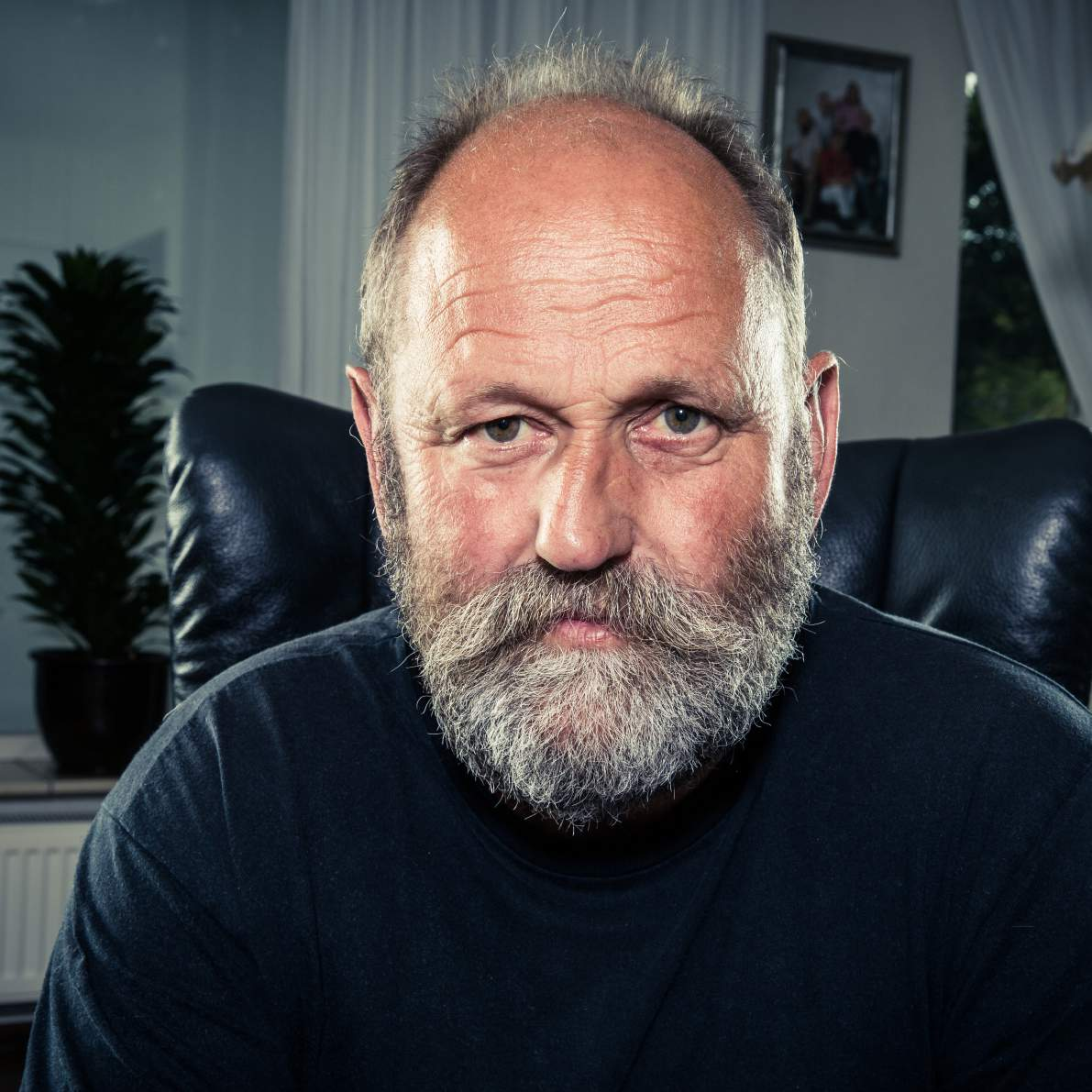 INTERVIEW Henk Wiersma (59) heeft lasserslongen (pulmonale siderose) IK BEN VAAK TE ZIEK OM NAAR MIJN WERK TE GAAN Henk Wiersma heeft pulmonale siderose, ofwel lasserslongen.