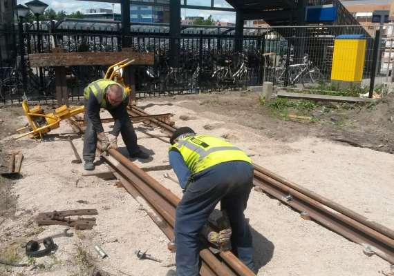 15 juni 2015: weg&werken-medewerkers Matthé Blank en Rob Groen hard