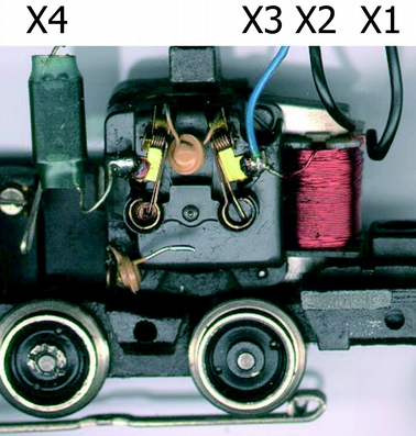LRA Nederlads X1 X2 Veldspoel draad 1 e draad 2 X3 X4 X5 X6 Motorschild, veldspoelzijde Motorschild, railzijde Motoruitgag va de decoder Aawijzig: Het is mogelijk, dat a het aasluite va de