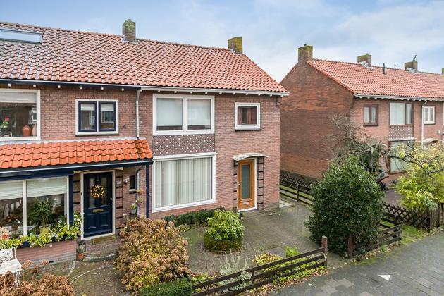 OMSCHRIJVING Een HOEKWONING in het hart van Castricum én een tuin op het westen! Gelukkig staat er weer een woning klaar om te kopen.