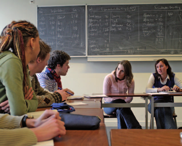 C Eisen van Startbekwaam niveau (einde studie) C 7 De leraar in opleiding onderzoekt zelfstandig en systematisch zijn werk en betrekt daarbij de feedback van collega s en begeleiders.