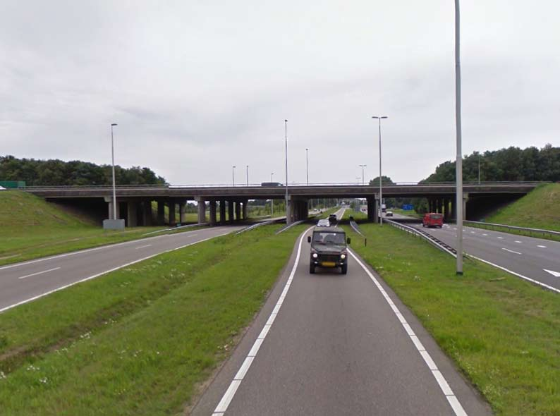 V4 Viaduct A1 N301 en A30 B2 B3 V4 vanaf de N301 richting het zuiden b/b = brug AANNAME V = viaduct T = tunnel Het