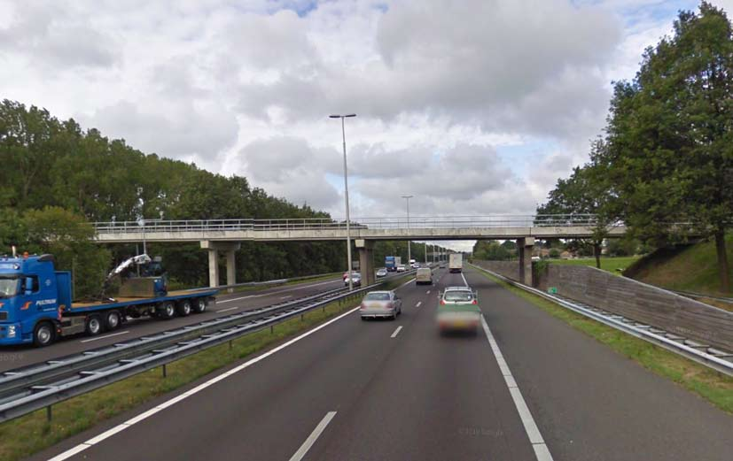 B3 Viaduct over de A1 en spoorlijn Amersfoort - Apeldoorn / Stoutenburgerweg B2 B3 V4 vanaf de A1 richting het westen b/b = brug AANNAME V = viaduct T = tunnel Het viaduct wordt vervangen.