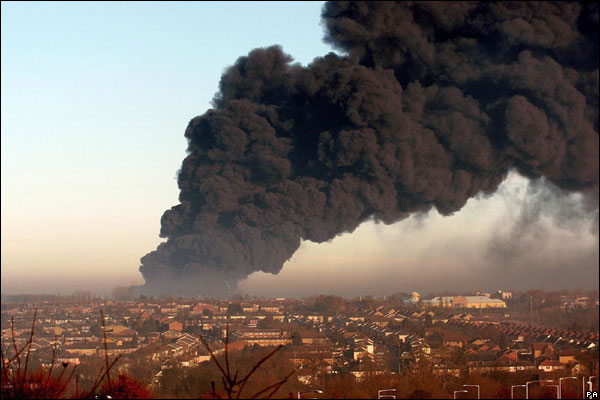 Inleiding Drie jaar na de tankbrand in Buncefield (UK) is de veiligheid van Nederlandse tankopslagen nog onvoldoende gewaarborgd Op 11 december 2005 vond in Hemel Hempstead in Groot-Brittannië een