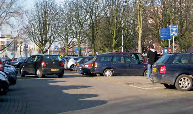 Inspraak over parkeernormen in Leiden Burgemeester en wethouders zijn van plan nieuwe regels over parkeernormen in te voeren. Maar ze willen eerst weten hoe de stad erover denkt.