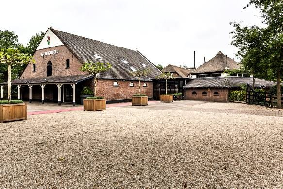 De drie dorpen worden met elkaar verbonden door de rivier de Kromme Rijn en hebben alle drie een sterke eigen identiteit. Op dit moment heeft Bunnik een kleine 15.000 inwoners.