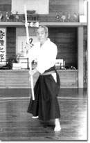 om zijn leerlingen te onderrichten. In 1955 richtte hij de Ryu Kyu Kobujutsu Hozon Shinko Kai op. In september 1970 is hij overleden.