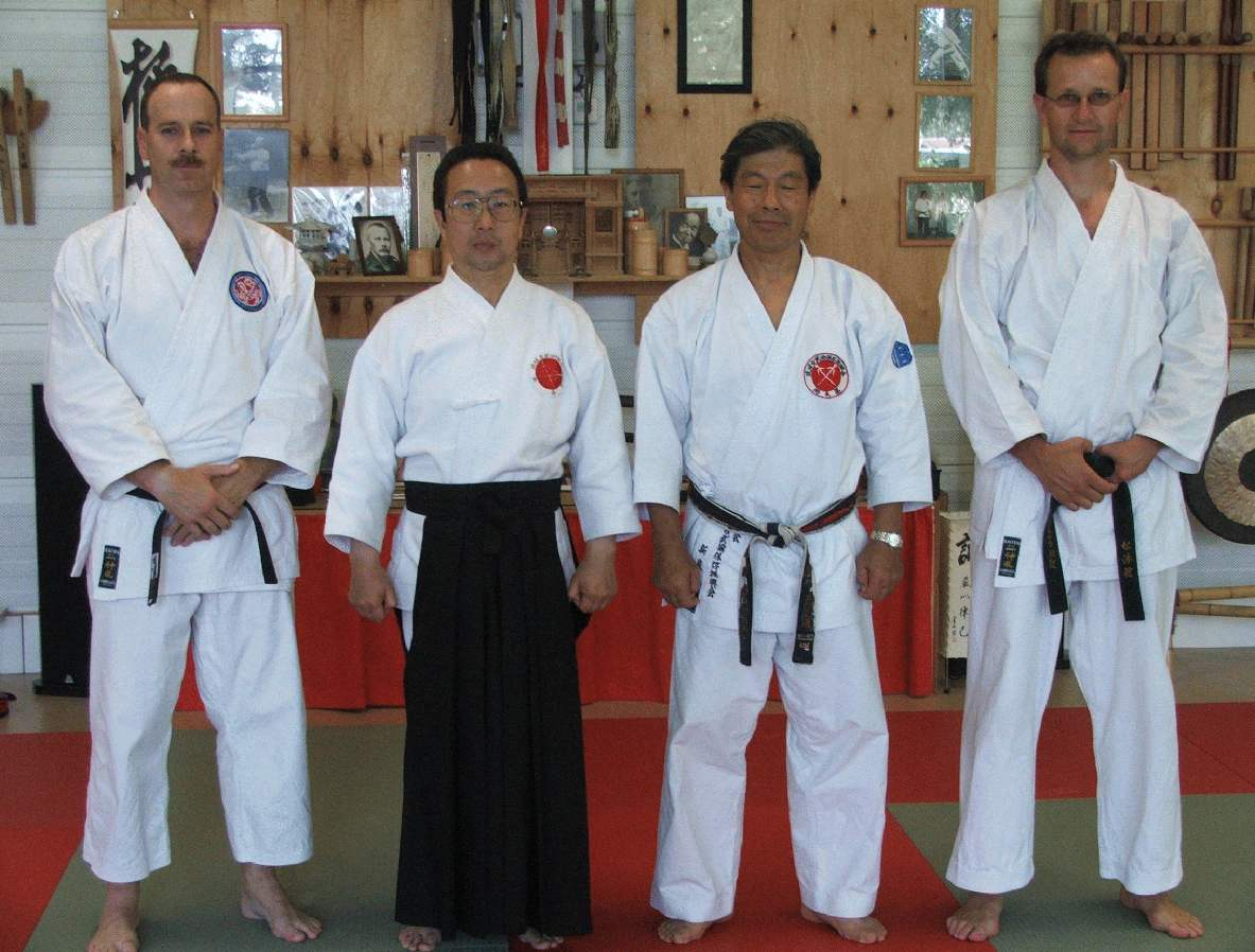 Verder heeft Motokatsu Inoue drie boeken geschreven over het kobujutsu waarin alle kata s en veel bunkai-vormen en van alle wapens de basistechnieken.