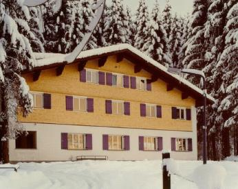 Beheerders van het huis Dit jaar zullen Lenie en Sylvia wederom de beheerders in het huis zijn. Zij zijn aanspreekpunt voor alle zaken die met het huis te maken hebben en bemannen de bar.