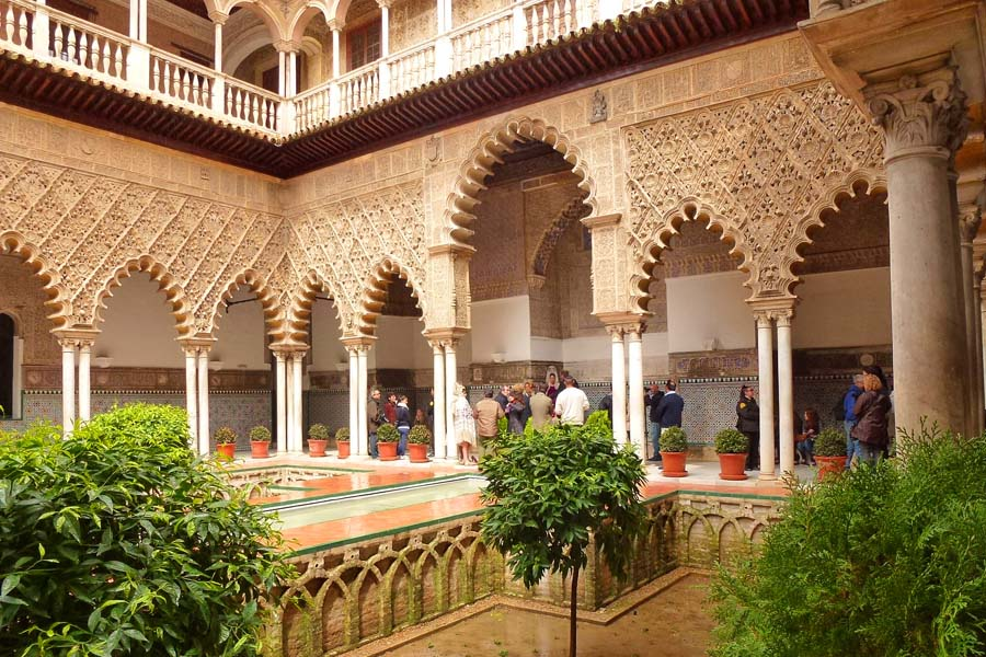 (Koninklijke Andalusische paardrijschool) hun mooiste kunsten zien. Sevilla - Alcazar Sevilla s pronkstuk is het Reales Alcázares, het Koninklijk Paleis.
