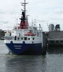 In plaats van leeg terug te keren naar Scandinavië, worden in Zeebrugge in elke secu-unit 2 Volvo wagens geladen. De shortseadienst brengt die via een transhipment in Göteborg naar Kotka in Finland.