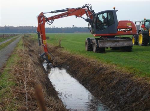 2. Door het juiste materieel in te zetten, wordt ook voorkomen dat er schade ontstaat aan de percelen.