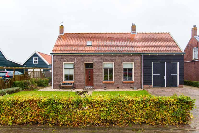 TE KOOP Nieuweweg 38 te Baarland Wederom hebben wij de opdracht gekregen om een vrijstaande woning in Zeeuwse stijl te mogen verkopen.