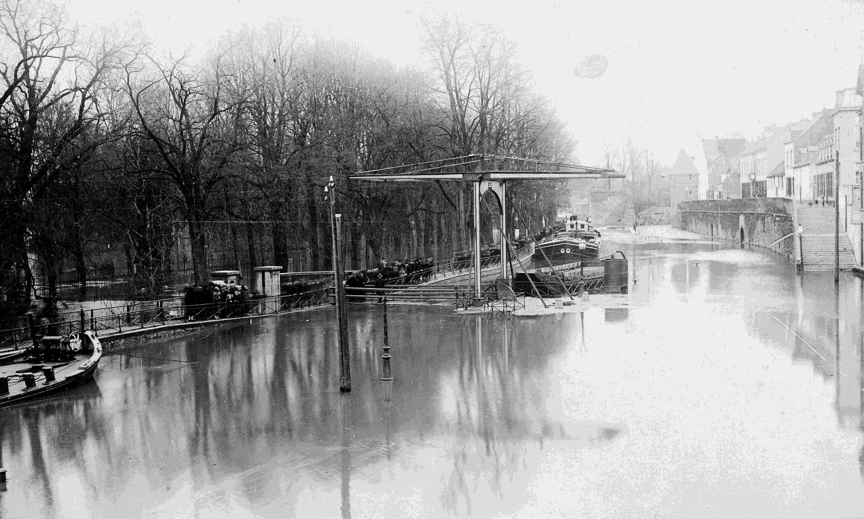 Het kanaal Luik Maastricht is in de jaren 1963-1967 gedempt, omdat na het realiseren van de stuw in Borgharen (in 1929) de Maas bevaarbaar werd en het kanaal voor de scheepvaart dus overbodig was